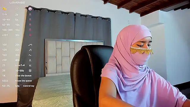 kalila latif online show from October 5, 2025, 2:35 am