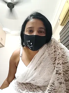 Charm Queen online show from February 11, 2026, 3:34 pm