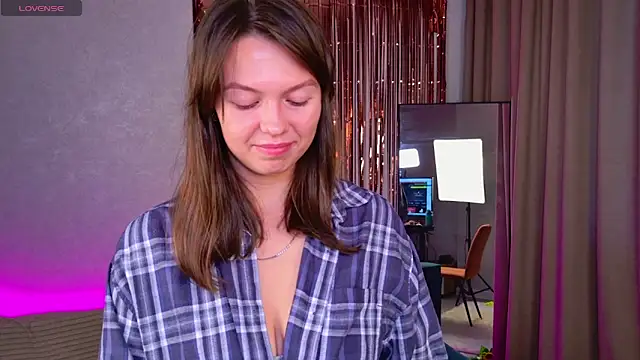 EllaCanny online show from June 8, 2026, 3:29 am