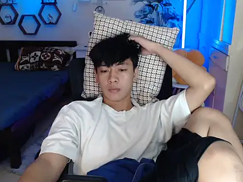 niel cumshow online show from December 19, 2025, 8:06 am