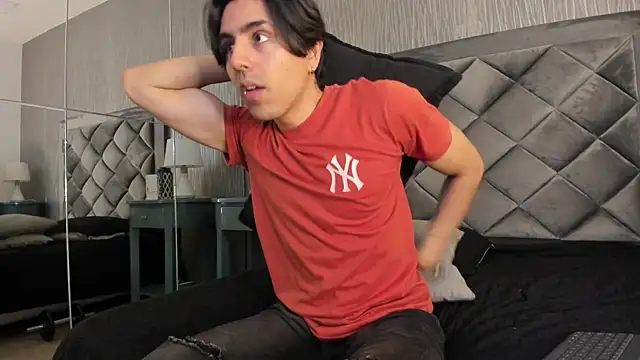 dylan cross  online show from September 25, 2025, 11:27 am