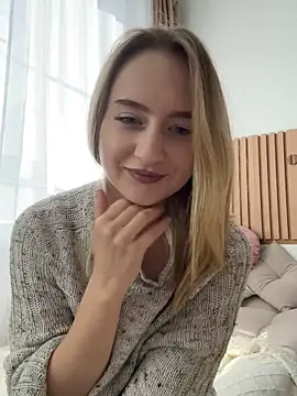 LinaViam online show from September 22, 2025, 6:19 am