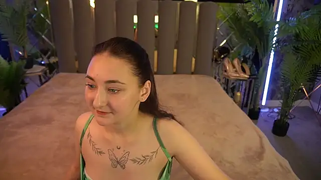 SashaDuvalle online show from October 4, 2025, 7:10 am