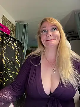 Sweet-blonde online show from July 18, 2026, 9:56 pm