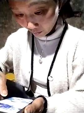 abigail-00 online show from February 1, 2026, 10:52 pm