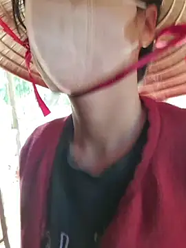 Helen-Tran online show from December 17, 2025, 1:43 am