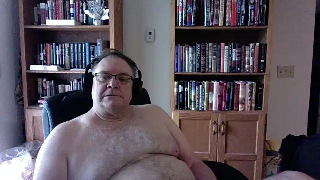 Snapshot of Vinyl22@xh chatting on July 10, 2026, 4:51 pm Vinyl22xh online show from July 10, 2026, 4:51 pm