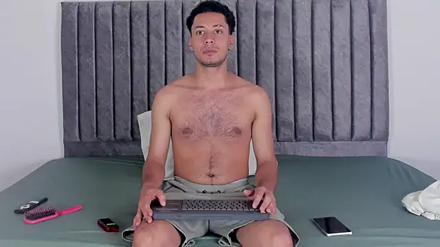 aroncooper1 online show from October 2, 2025, 12:30 pm