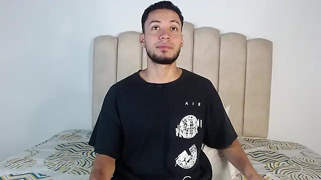 aroncooper1 online show from January 8, 2026, 1:33 am