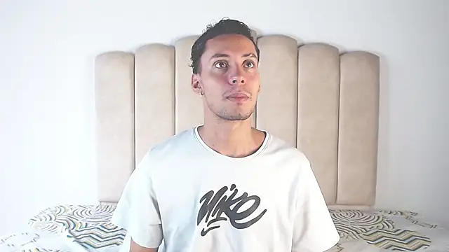 aroncooper1 online show from November 2, 2025, 8:14 pm