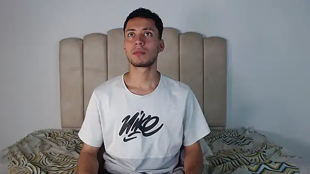 aroncooper1 online show from March 6, 2026, 5:46 am