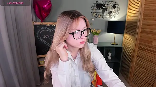 elliupp online show from October 5, 2025, 1:29 am