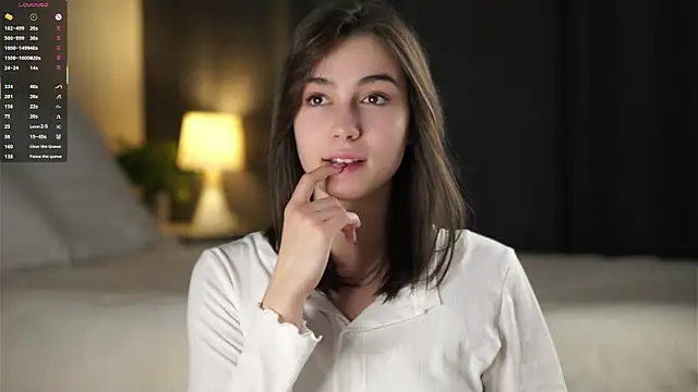 LettySlovacek online show from November 12, 2025, 2:26 am