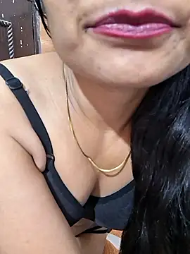 Snapshot of Soni_cute86526 chatting on June 7, 2026, 4:18 am Soni cute86526 online show from June 7, 2026, 4:18 am