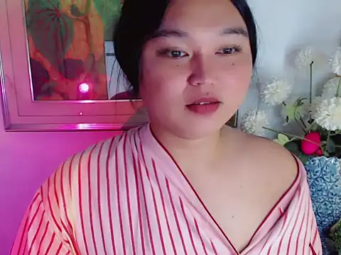 Snapshot of Eyes-on-me chatting on June 11, 2026, 12:23 am Eyes-on-me online show from June 11, 2026, 12:23 am