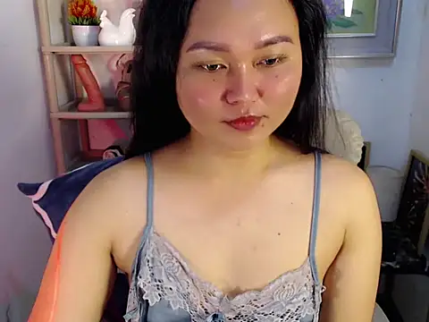 Snapshot of Eyes-on-me chatting on June 28, 2026, 7:42 pm Eyes-on-me online show from June 28, 2026, 7:42 pm