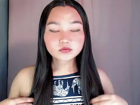 Snapshot of Eyes-on-me chatting on August 7, 2026, 5:19 pm Eyes-on-me online show from August 7, 2026, 5:19 pm