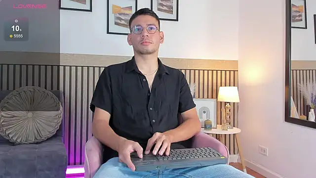 marcuswildx online show from September 26, 2025, 5:53 pm