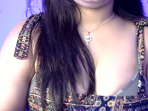 Aaliya02 online show from April 7, 2026, 10:11 pm