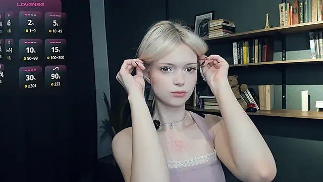 LaureMestler online show from January 15, 2026, 1:14 pm