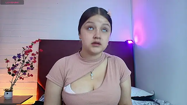 Krystal Heartss online show from March 7, 2026, 12:54 pm