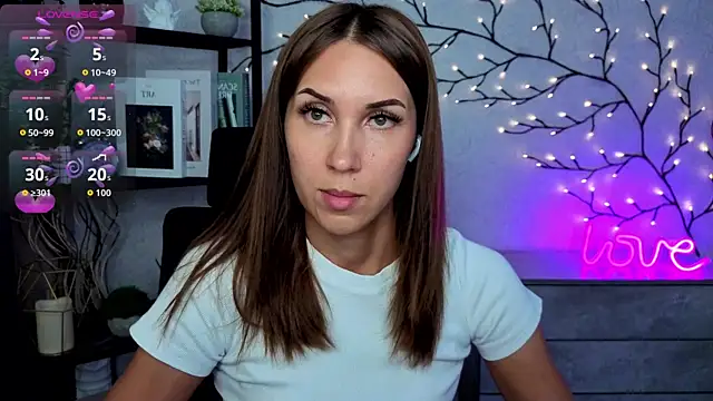 DreamVelour online show from August 3, 2026, 8:26 pm