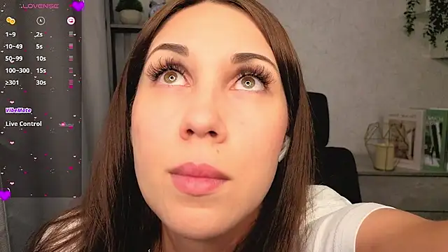 DreamVelour online show from December 20, 2025, 7:50 pm