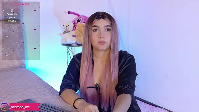 LunaOcampo  online show from September 30, 2025, 9:21 pm