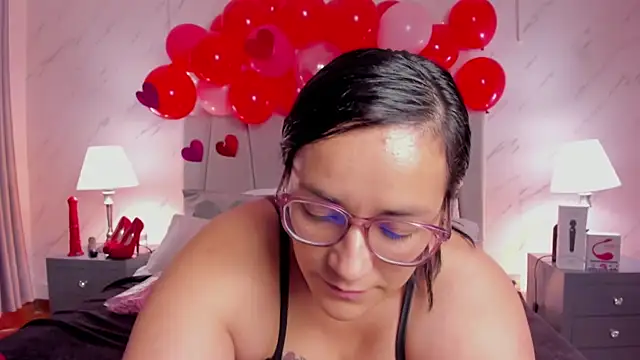 Snapshot of Michell_Monet chatting on February 13, 2026, 12:05 pm Michell Monet online show from February 13, 2026, 12:05 pm