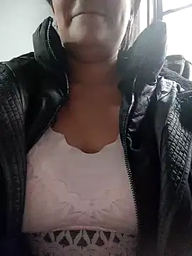 Snapshot of Michell_Monet chatting on February 28, 2026, 12:21 am Michell Monet online show from February 28, 2026, 12:21 am