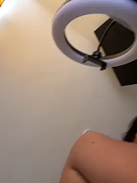 IsabellaJoness  online show from December 17, 2025, 8:03 pm