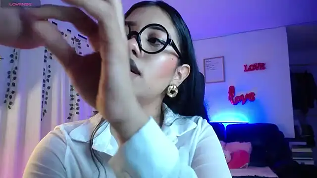 Isis Valen online show from March 21, 2026, 9:25 am