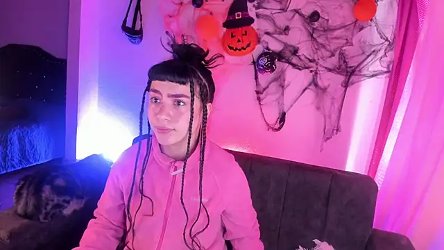 kitty  chs online show from November 13, 2025, 1:26 pm