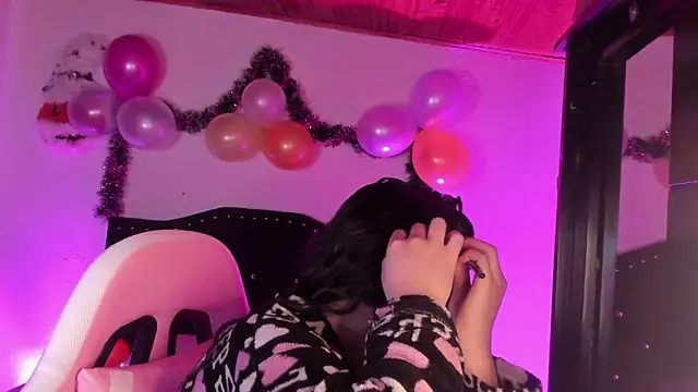 kitty  chs online show from December 20, 2025, 11:35 am