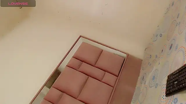 roxanawillts online show from November 15, 2025, 8:46 pm