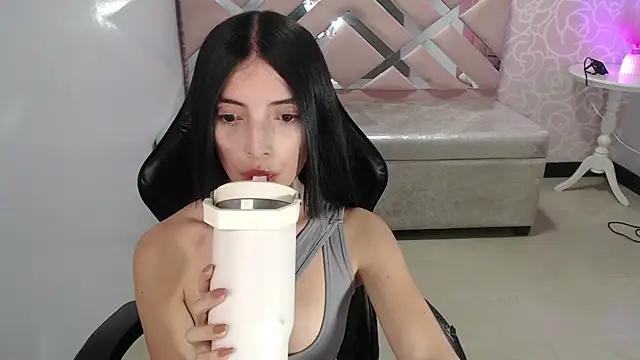 cynthia ch online show from October 3, 2025, 10:11 pm