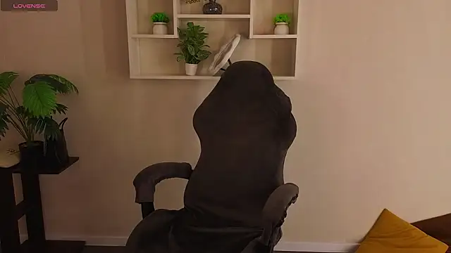 Al1ice Moures online show from March 15, 2026, 9:27 am