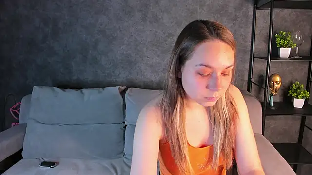 Al1ice Moures online show from October 15, 2025, 9:50 am