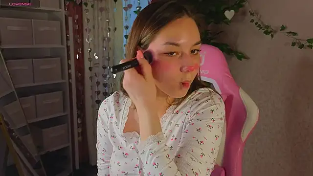 Al1ice Moures online show from February 5, 2026, 9:27 am