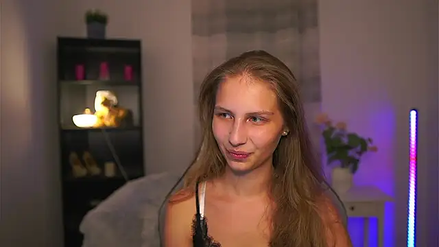 Snapshot of emmie_murray chatting on July 5, 2026, 7:10 pm emmie murray online show from July 5, 2026, 7:10 pm