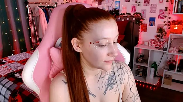 Ayla Hicks online show from November 30, 2025, 8:42 pm