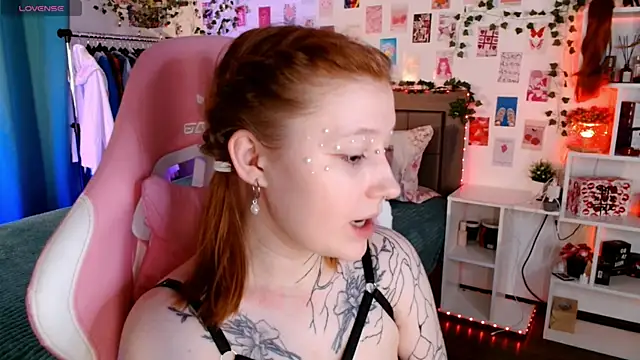 Ayla Hicks online show from November 15, 2025, 10:47 pm