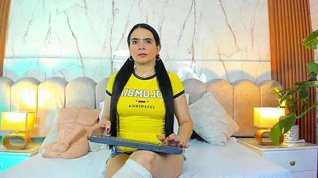 Samantha Fiire online show from June 17, 2026, 12:37 pm