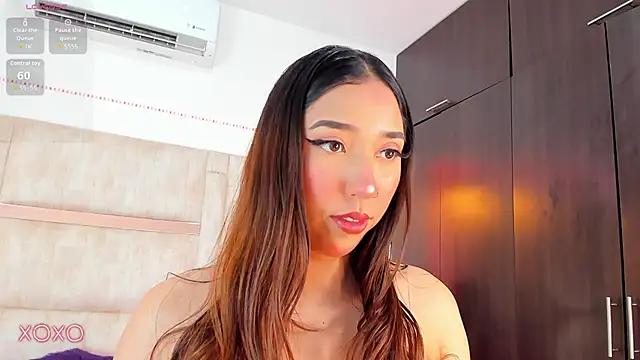 emily  walker online show from November 12, 2025, 12:42 pm