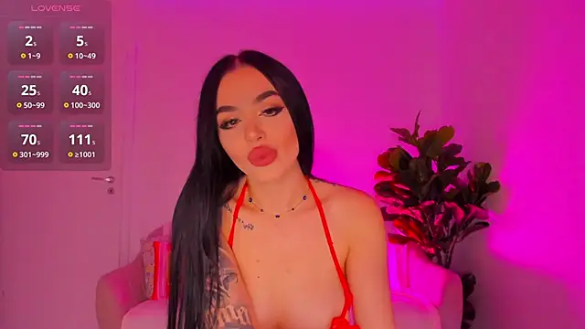 TiaBelle online show from November 11, 2025, 8:14 pm