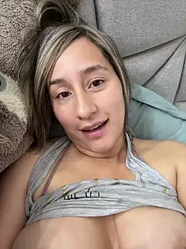 tinalorenz  online show from October 23, 2025, 1:37 am