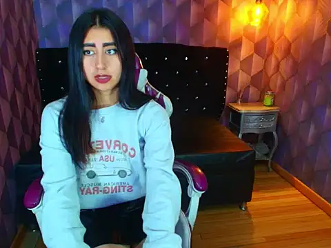 Nanisshawna online show from November 7, 2025, 2:38 am