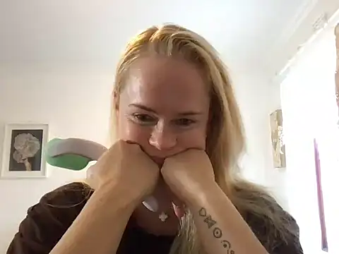 Snapshot of Sweet-TessaXX chatting on February 17, 2026, 5:38 am Sweet-TessaXX online show from February 17, 2026, 5:38 am