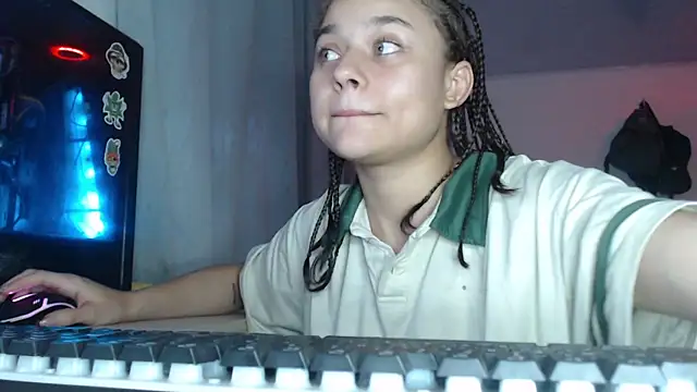 LittleCheerry69 online show from November 28, 2025, 3:45 pm