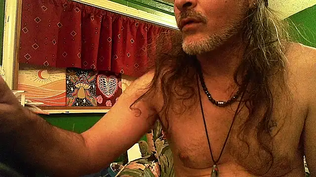 Snapshot of HippieDad333 chatting on May 4, 2026, 9:12 am HippieDad333 online show from May 4, 2026, 9:12 am